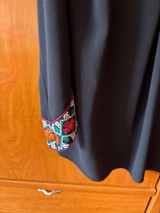 Blusón negro bordado talla L