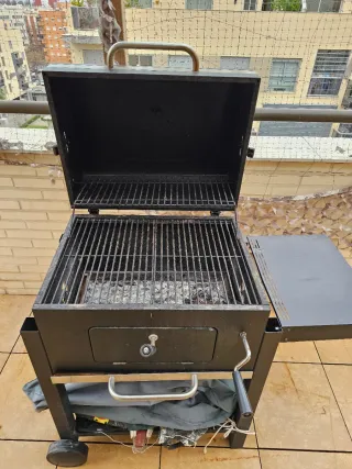 Barbacoa de carbón negra