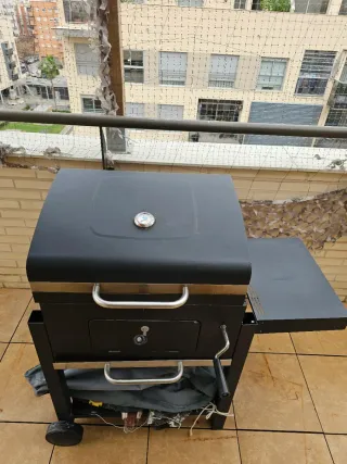 Barbacoa de carbón negra