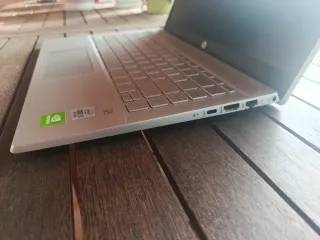 Portátil HP Pavilion 14-ce3003ns argento e bianco