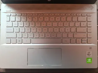 Portátil HP Pavilion 14-ce3003ns argento e bianco