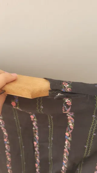 Vestido negro con flores rosas transparente