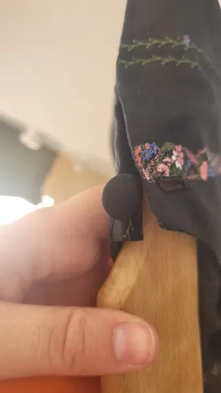 Vestido negro con flores rosas transparente