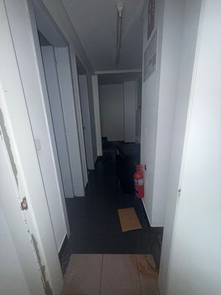 Local Bajo calle de la torre .