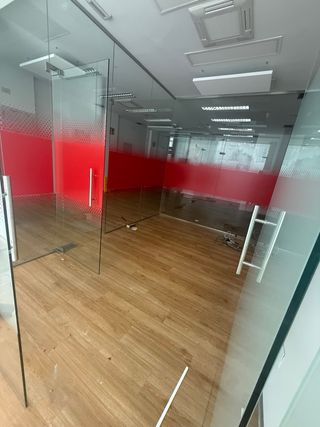 Local Bajo calle de la torre .