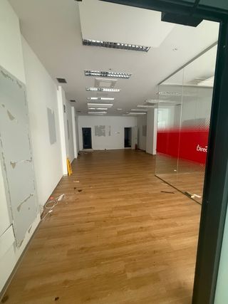 Local Bajo calle de la torre .