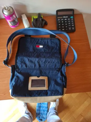 Bolso bandolera Tommy Jeans azul y beige