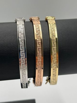 SEMANARIO 3 PULSERAS RIGIDAS GRECA HUECA. ORO 18K