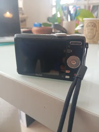 Fotocamera Kodak 7,2 MP con rilevamento facciale HD