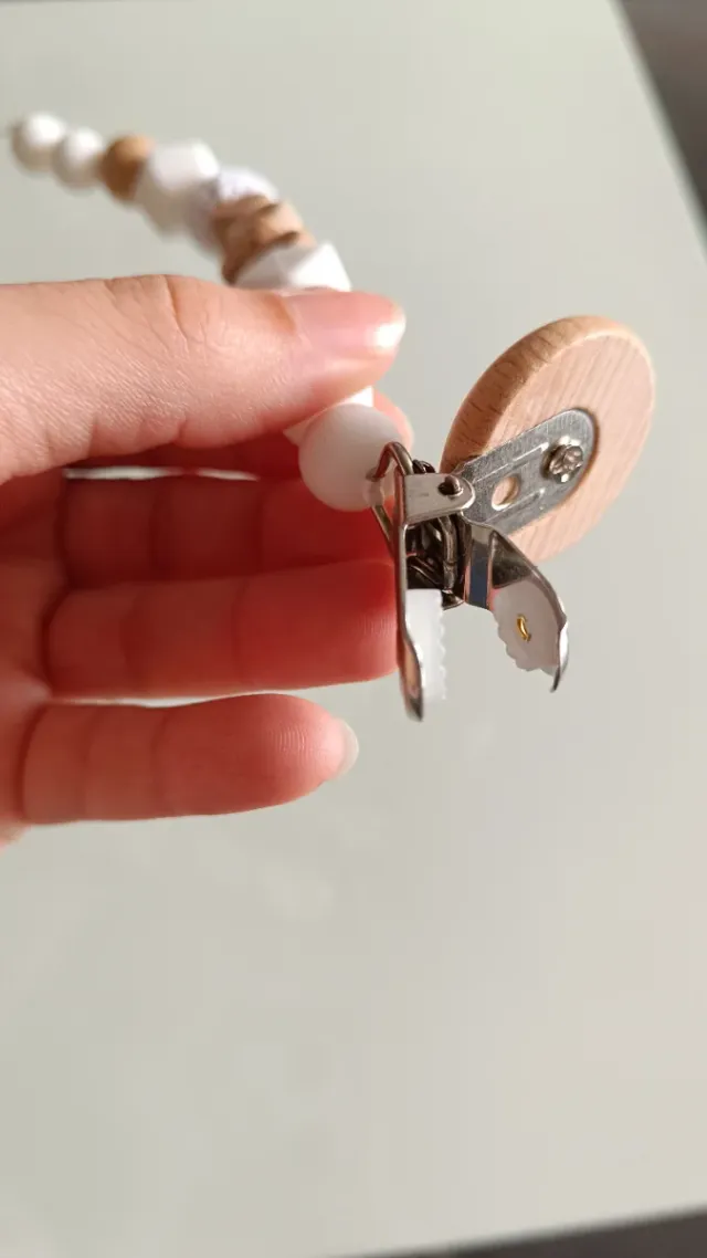 Sujetachupetes madera y silicona BABY