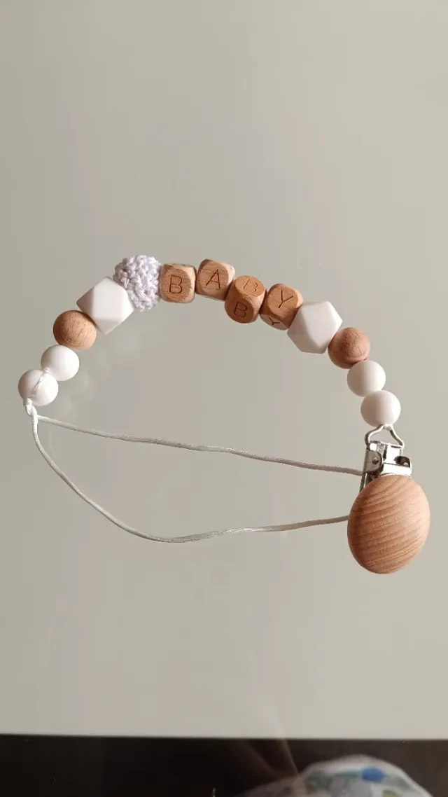 Sujetachupetes madera y silicona BABY