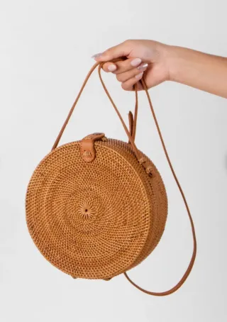 Bolso redondo de ratán