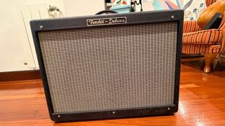 Fender Hot Rod Deluxe III + pedal y funda