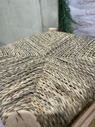 Pareja de taburetes de madera y yute