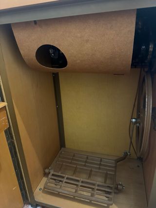 Máquina de coser Singer negra con pedal