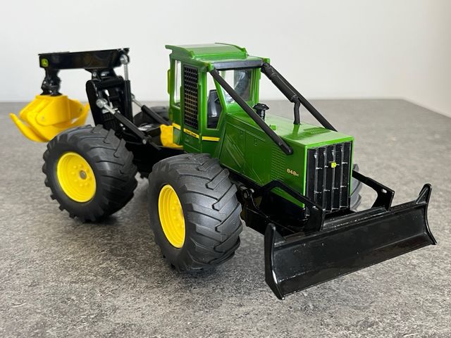 Tractor John Deere 848H Siku 1/32