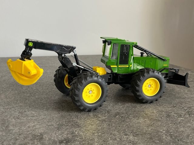 Tractor John Deere 848H Siku 1/32