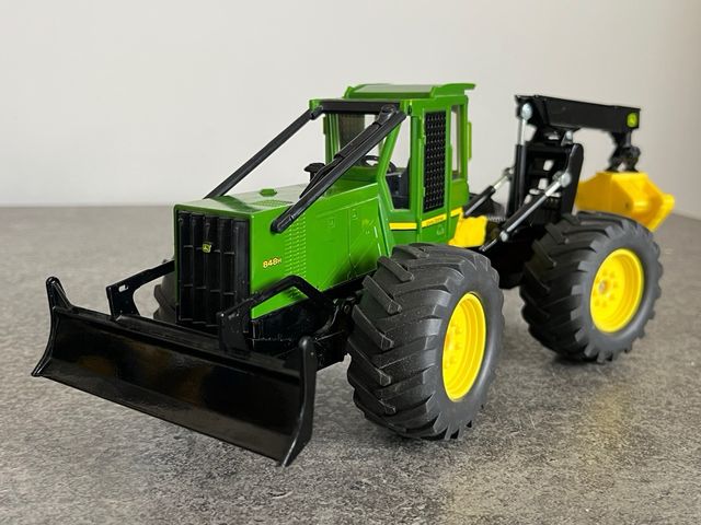 Tractor John Deere 848H Siku 1/32