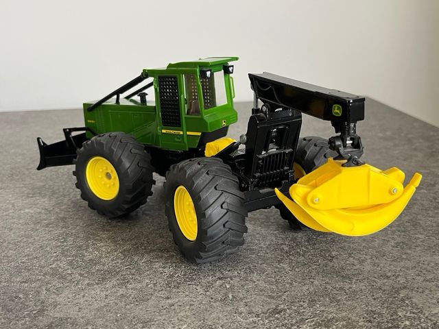 Tractor John Deere 848H Siku 1/32