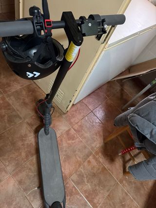 Patinete Eléctrico con Casco