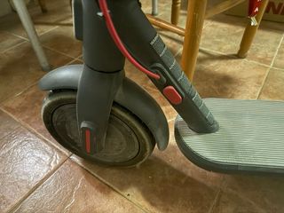 Patinete Eléctrico con Casco