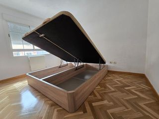 Somieres con  patas, canapes abatibles y colchones