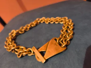 Collar byg dorado