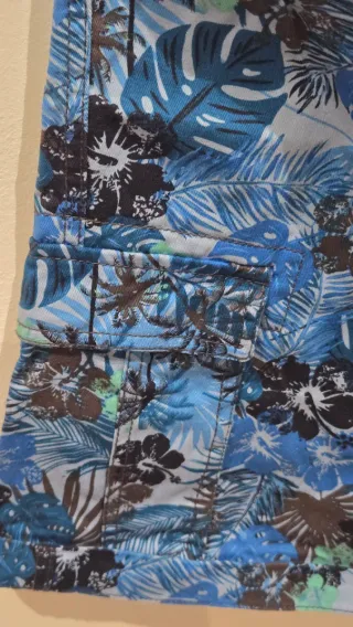 Pantalones cortos hombre estampado floral