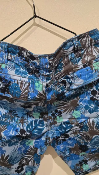 Pantalones cortos hombre estampado floral