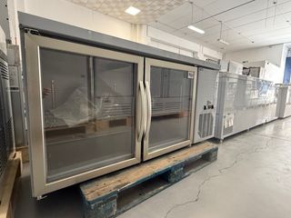 MESA FRIA CON PUERTAS DE CRISTAL