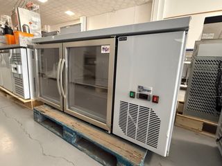 MESA FRIA CON PUERTAS DE CRISTAL