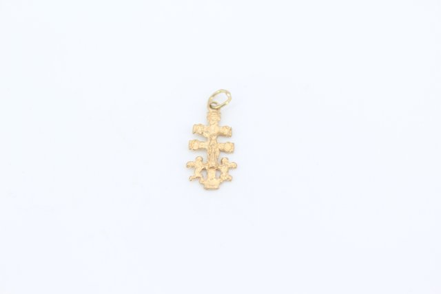 Cruz Caravaca Mini de oro 18k, 0,70gr. Ref. G-089.