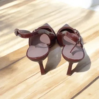 Tacones marrones charol con hebilla nuevo