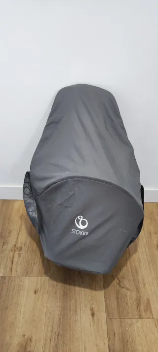 Trona Stokke con funda y plato silicona