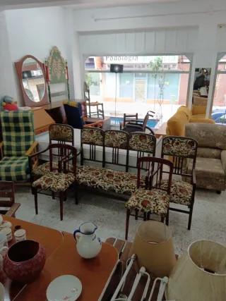 Banco y 4 Sillas Vintage