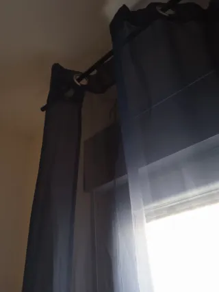 Cortinas de anillas. Azules y moradas.