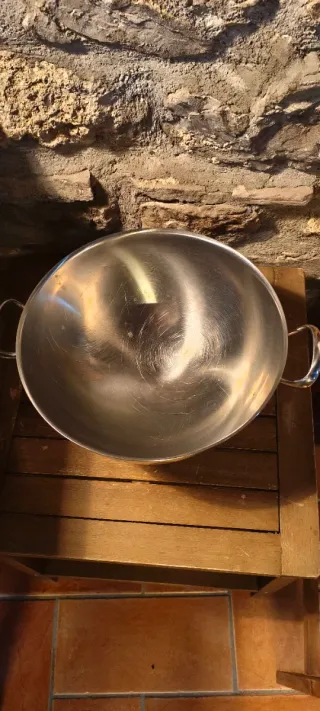 Zuppiera Alessi in acciaio.