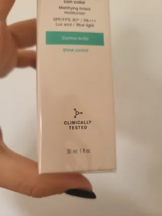 BB Cream Matificante con Color SPF 30