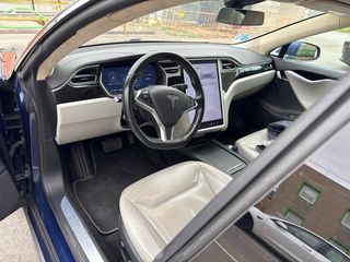 Tesla Model S 2016