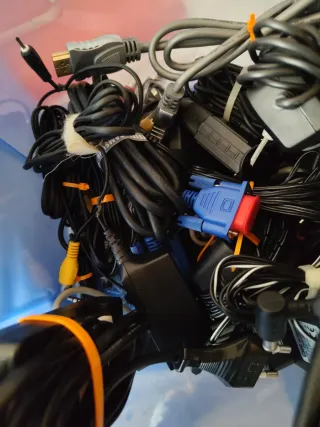 Cables y adaptadores varios