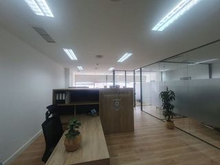 Oficina en alquiler en La Buhaira en Sevilla