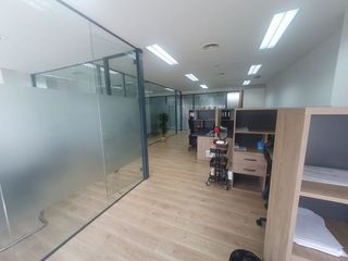 Oficina en alquiler en La Buhaira en Sevilla