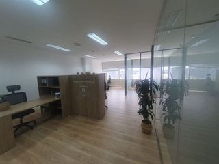 Oficina en alquiler en La Buhaira en Sevilla