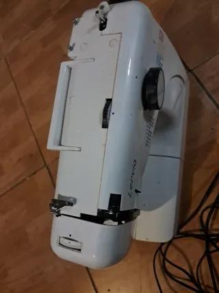 Máquina de coser Lervia