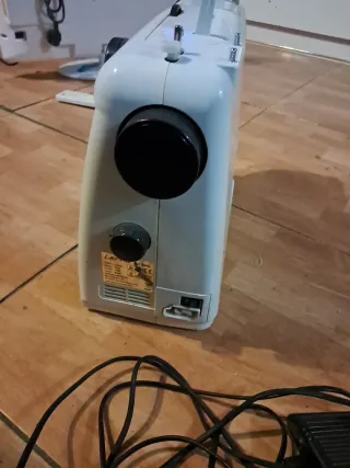Máquina de coser Lervia