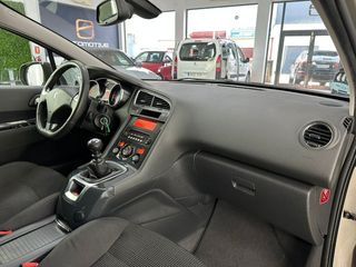 PEUGEOT 5008 Style 1.6 BlueHDi 88KW 120CV