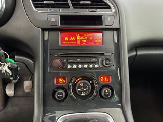 PEUGEOT 5008 Style 1.6 BlueHDi 88KW 120CV