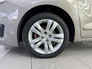 PEUGEOT 5008 Style 1.6 BlueHDi 88KW 120CV