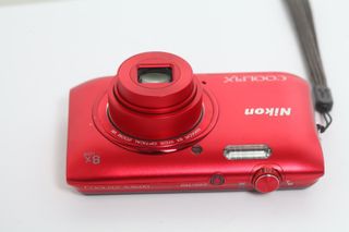 Cámara Nikon Coolpix S3600 Roja 20MP