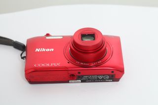 Cámara Nikon Coolpix S3600 Roja 20MP